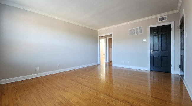 Foto del edificio - 7752 Kingsbury Blvd