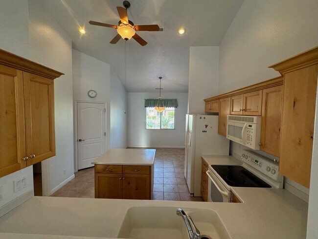 Building Photo - 3-Bed, 2-Bath Standalone Home with 2 Car G...