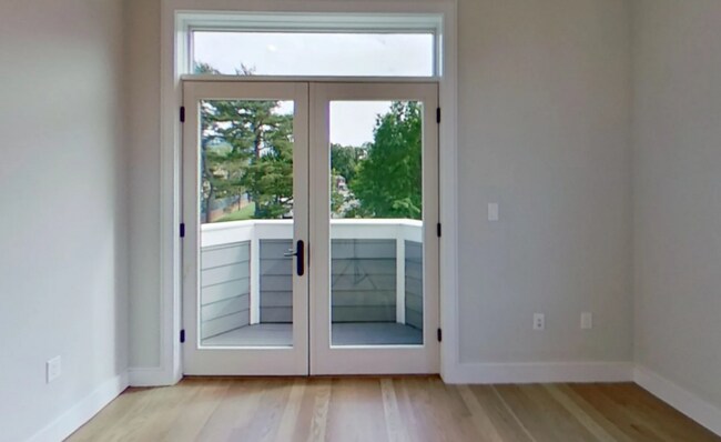 Building Photo - Charming 5 Bedroom-No Broker Fee