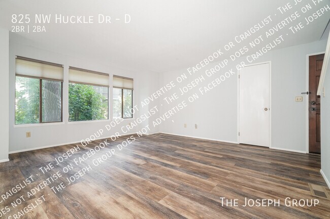 Foto del edificio - 825 NW Huckle Dr