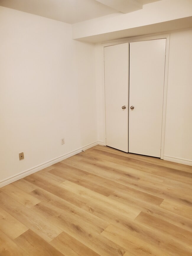 Building Photo - Spacious One Bedroom Basement Apartment