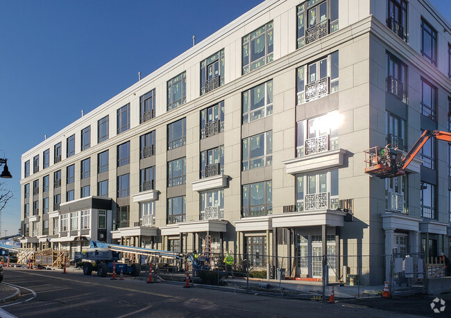 Building Photo - Brio Hingham