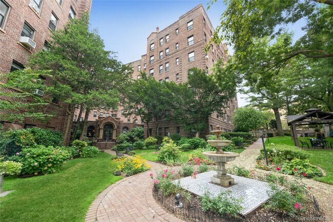 Foto del edificio - 8 Barstow Rd