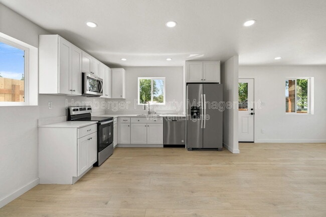 Building Photo - 1503 E Marietta Ave