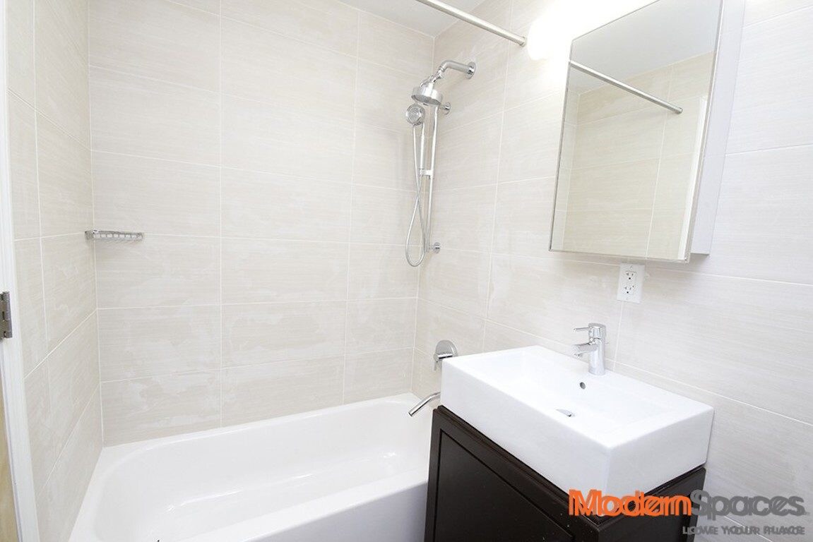 Foto principal - 32-42 55th St