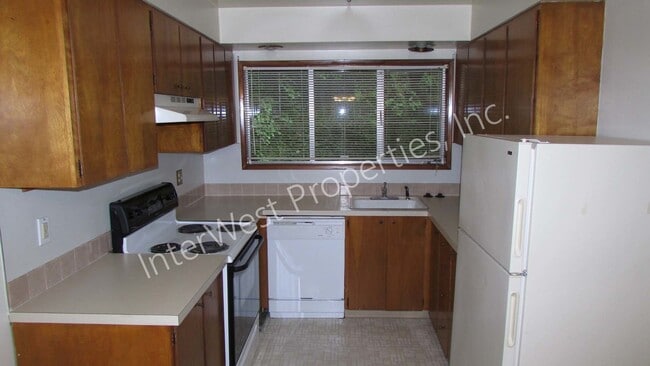 Building Photo - MCCA01