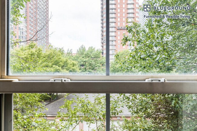 Foto del edificio - 444 Washington Blvd