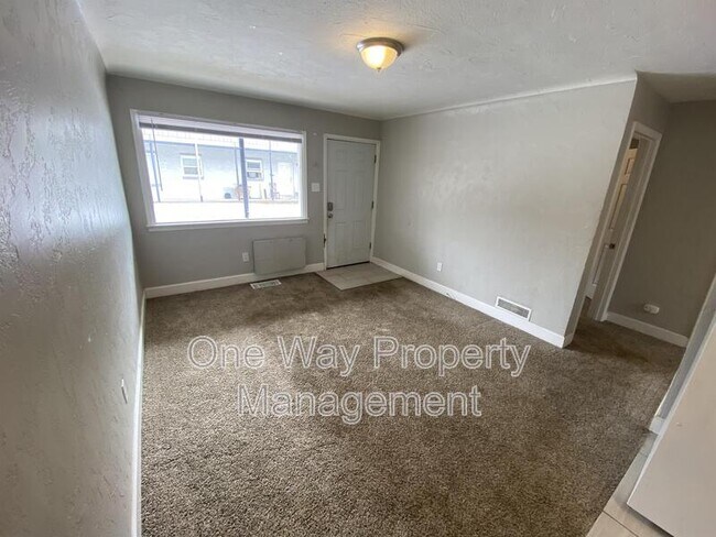 Building Photo - 1105 7th St