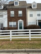 Building Photo - 1006 Hartford Village Blvd