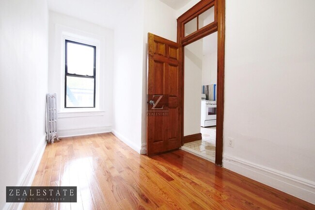 Building Photo - 204 Ellery St