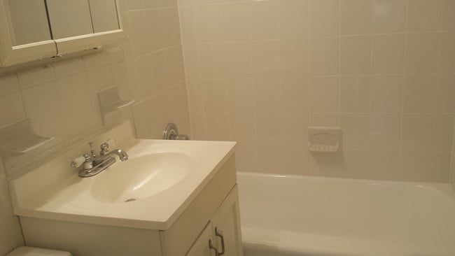 Foto del edificio - 8715 165th St