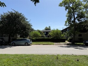 Building Photo - 1320 Heights Blvd