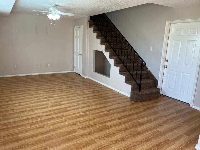 Foto del edificio - Wonderful 4 bed 3 bath home in Saint George. Private covered balcony with wonderful views. Fully ...