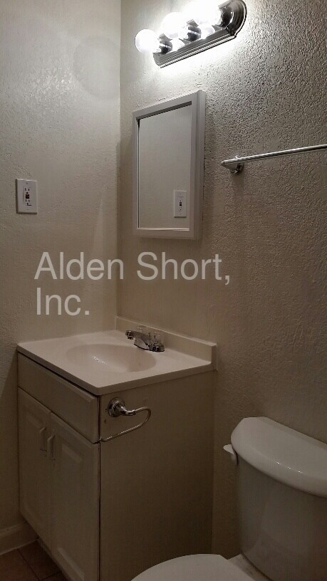 Building Photo - 206 Wake Dr