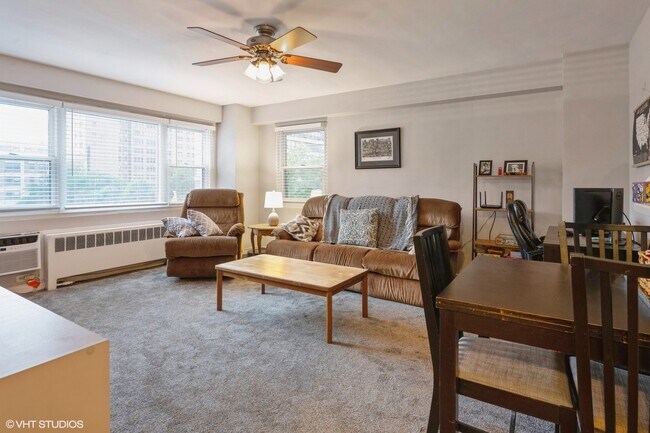 Foto del edificio - 2909 N Sheridan Rd