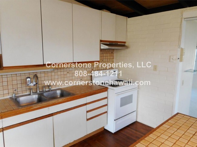 Building Photo - 1317 Akamai St