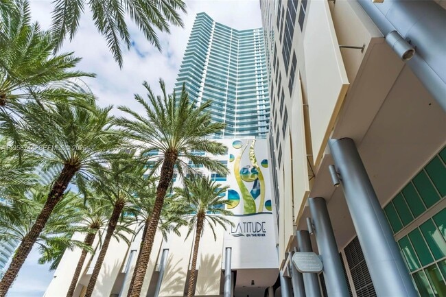 Foto del edificio - 185 SW 7th St