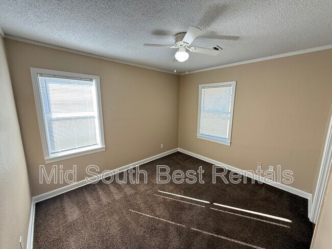 Foto del edificio - 1371 Kimball Cove