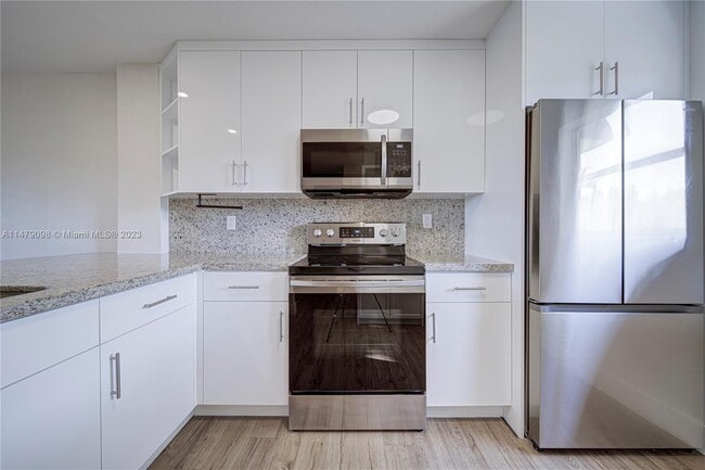 Building Photo - 8329 SW 137th Ave