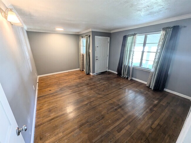 Foto del edificio - 2306 Garvey Dr