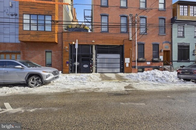 Building Photo - 1247 E Columbia Ave