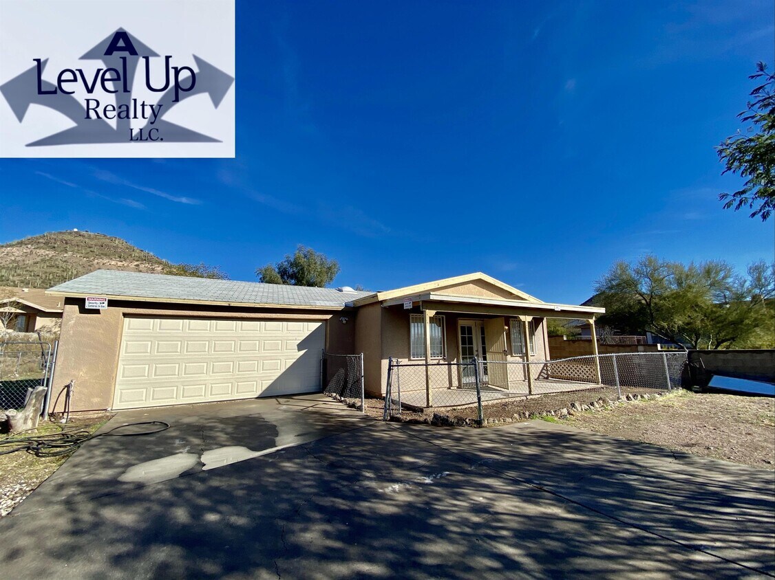 Primary Photo - 1259 S Camino Del Sierra