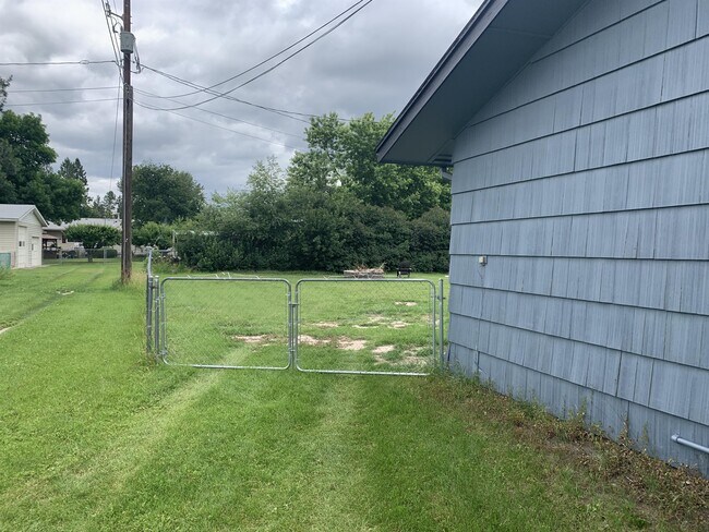 Foto del edificio - 75 Parklane Dr