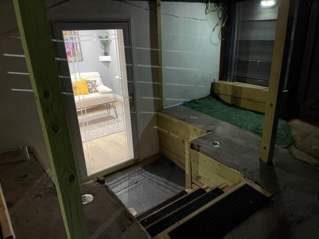 Private entrance - also private parking space - 12204 Gaynor Rd