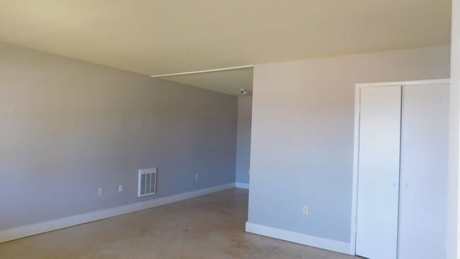 Building Photo - 717 Richardson, Kinston,AL