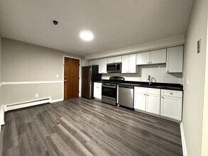 Building Photo - 805 Haverhill St