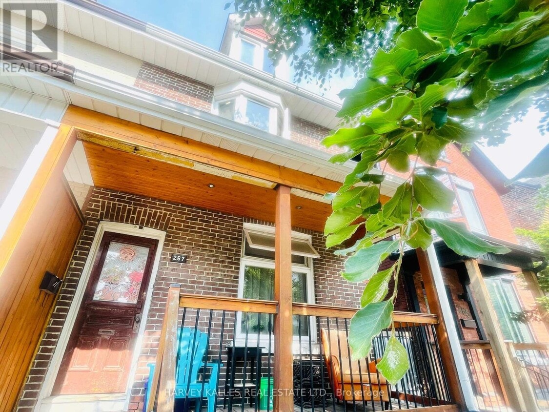 Primary Photo - 267-267 St Helens Ave