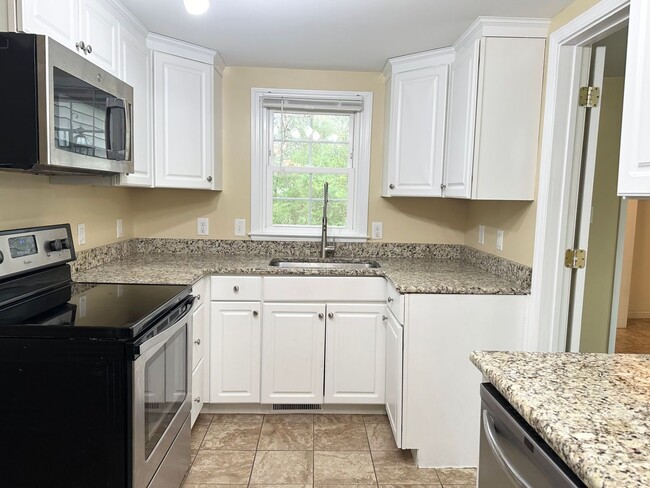 Foto del edificio - Cozy Home with a Spacious Back Yard in Garner!