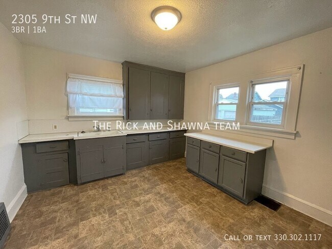 Building Photo - Three bedroom one bathroom home for rent