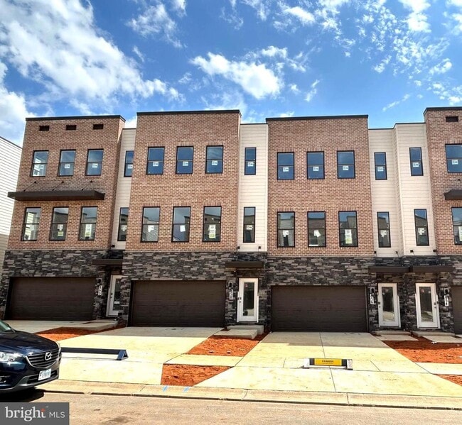 Building Photo - 333 Ensemble Wy