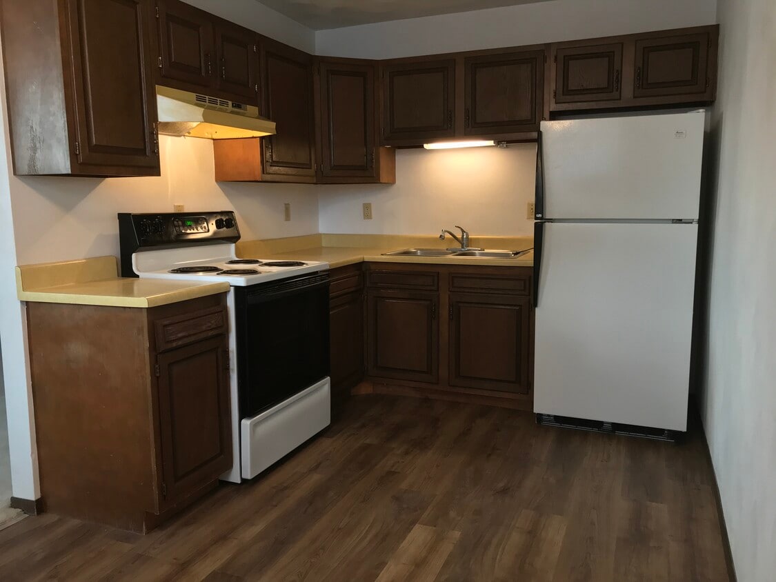 Primary Photo - Walcott Manor Apartments