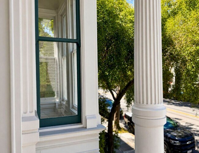 Foto del edificio - Timeless Character. Modern Lifestyle. Unbeatable Location.