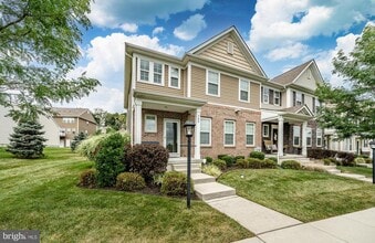 Building Photo - 720 Sun Valley Ct