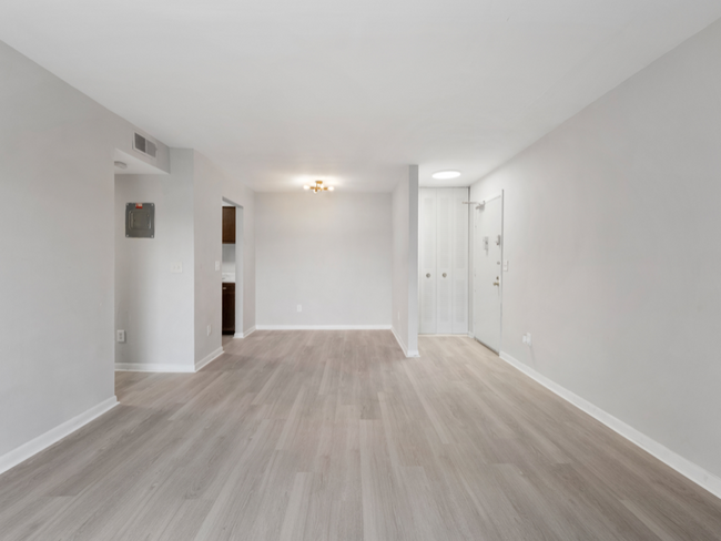 Building Photo - 325 Orchard Trace Ln