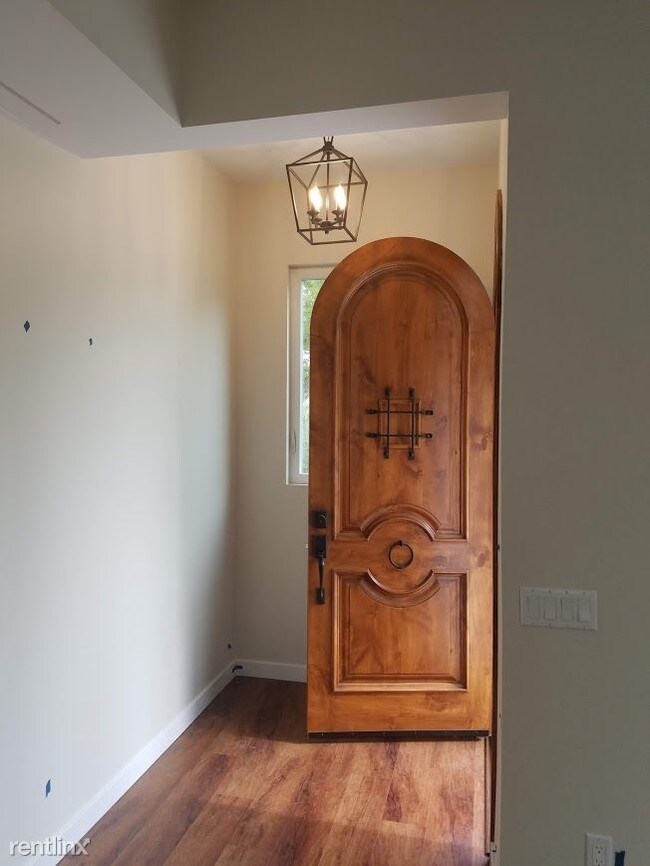 Foto del edificio - 93 N Sierra Bonita Ave