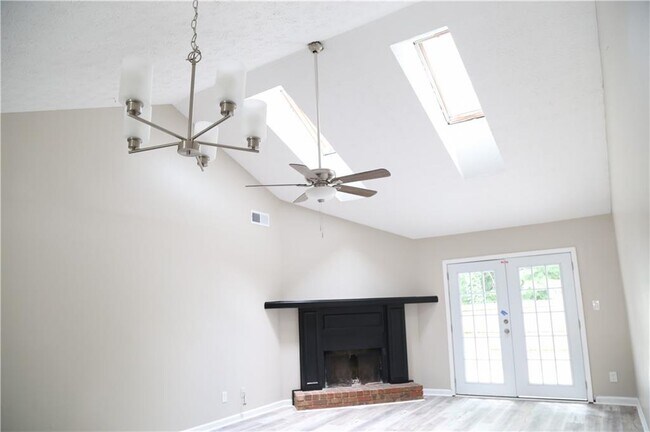 Foto del edificio - 5141 Farm Pl Dr NE