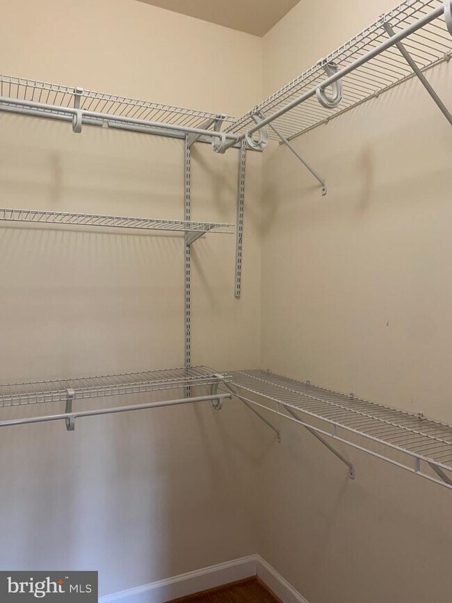 Building Photo - 501 Hungerford Dr