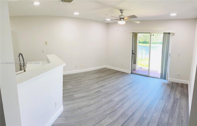 Foto del edificio - 12498 SW 54th St