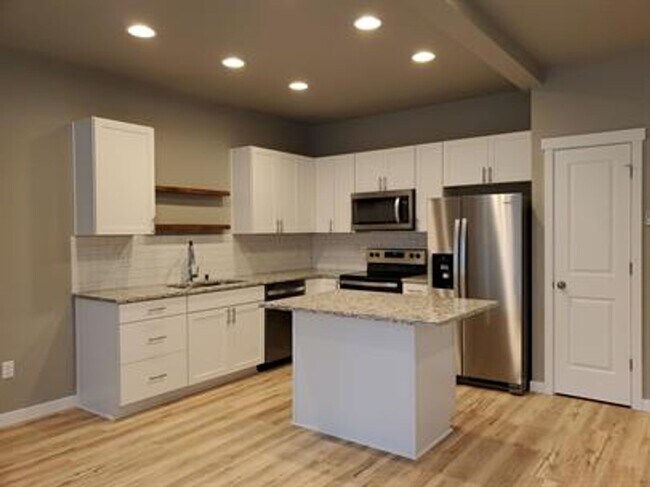 Building Photo - 3 Bedroom 2.5 Bath in Tumwater