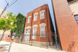 Building Photo - 2146 W Chicago Ave