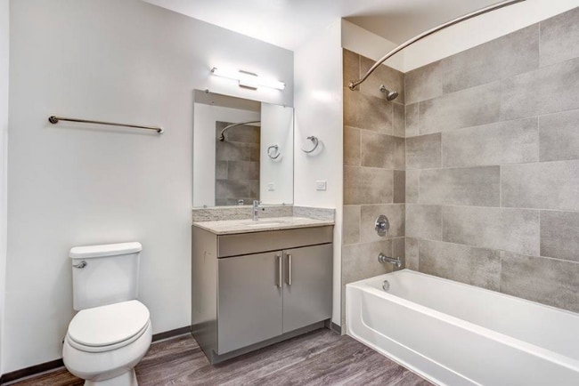 Foto del edificio - 2360 N California Ave