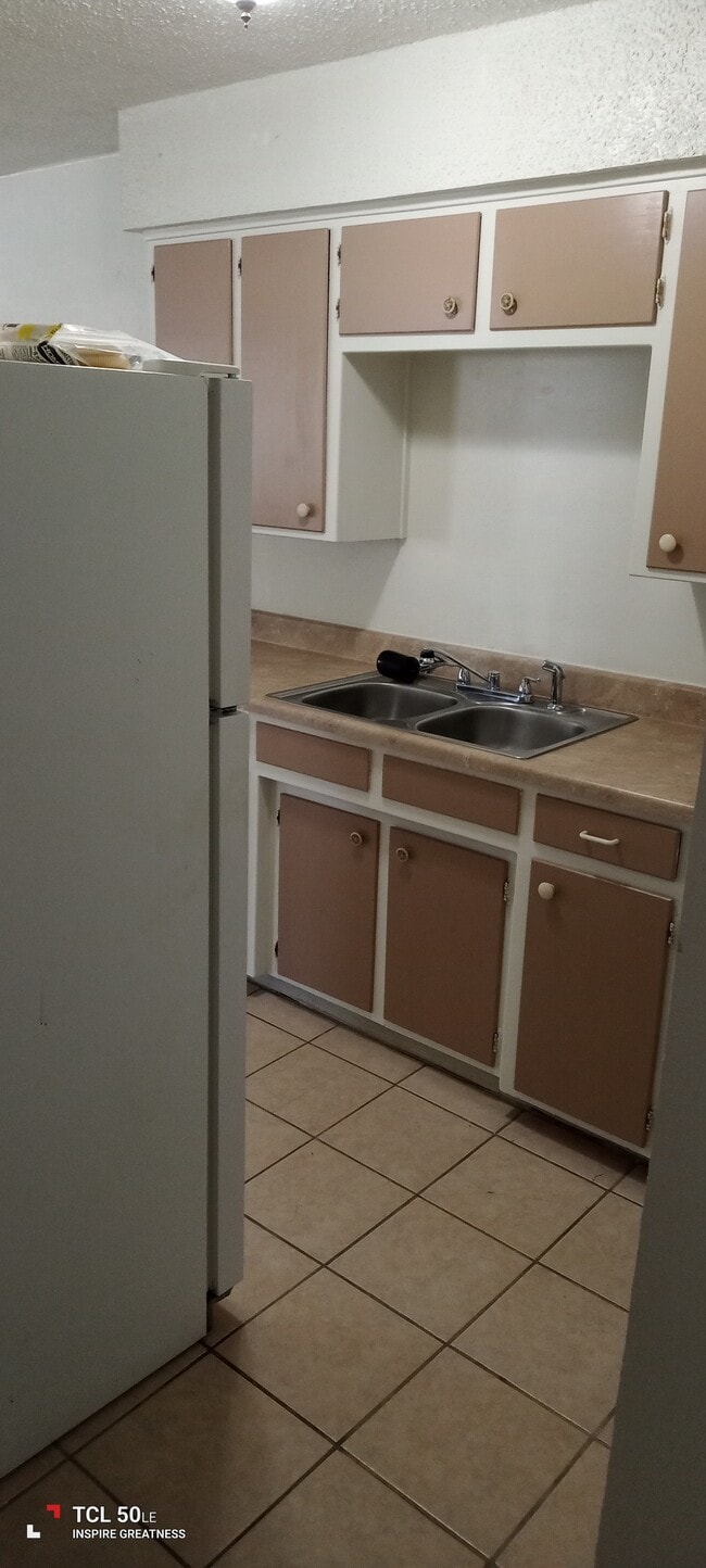 kitchen - 702 Sloan St