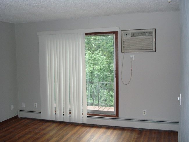 Foto del edificio - 7750 Silver Lake Rd
