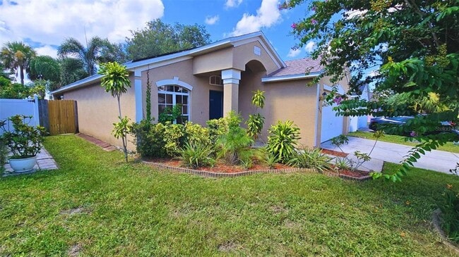 Foto del edificio - 2350 Blue Sapphire Cir