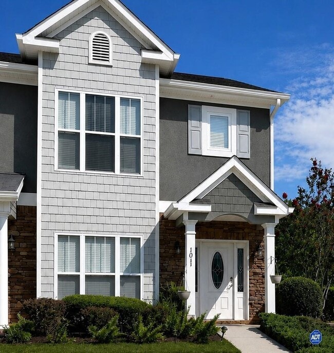 Building Photo - 1011 Red Bud St