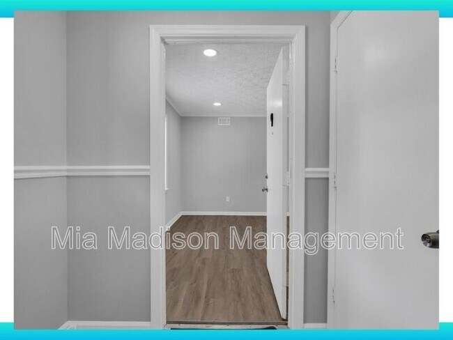 Building Photo - 111 E Mell St